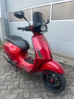 Vespa sprint candey red, Fietsen en Brommers, Scooters | Vespa, Ophalen, Overige modellen, Maximaal 45 km/u, Zo goed als nieuw