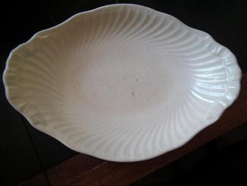 Mooie brood- of fruitschaal Petrus Regout uit rond 1900 beschikbaar voor biedingen