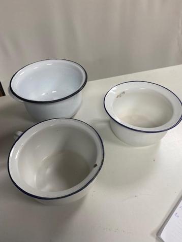 3 emaille potten met handvat beschikbaar voor biedingen