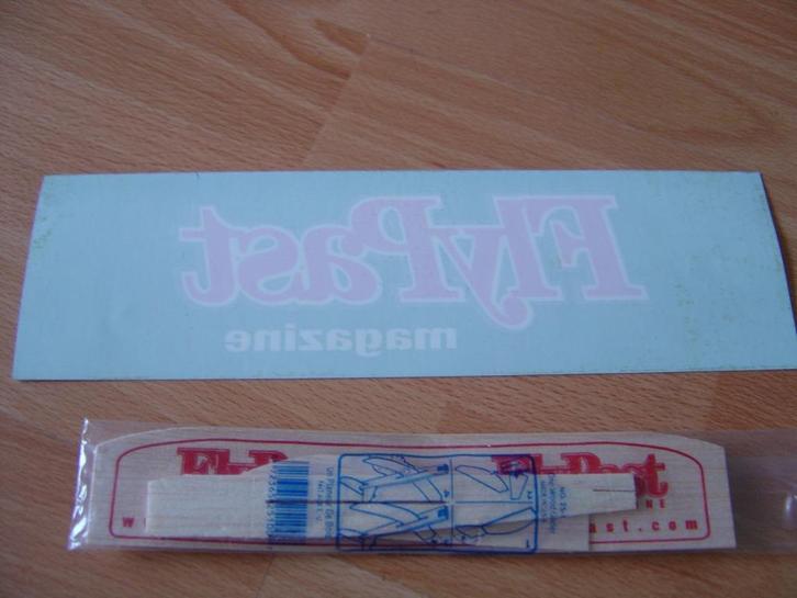 FlyPast ruit sticker en houten model zweefvliegtuigje, Verzamelen, Stickers, Nieuw, Overige typen, Ophalen of Verzenden