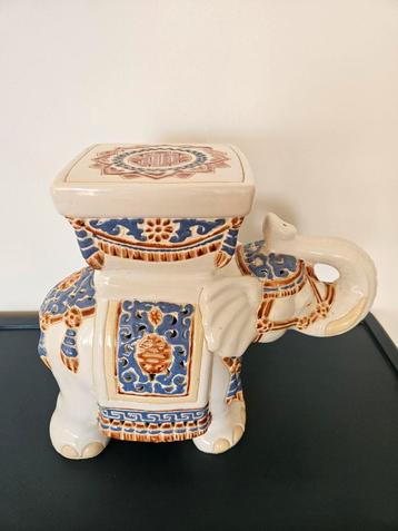 Vintage retro keramieken olifant bijzettafeltje/planten beschikbaar voor biedingen