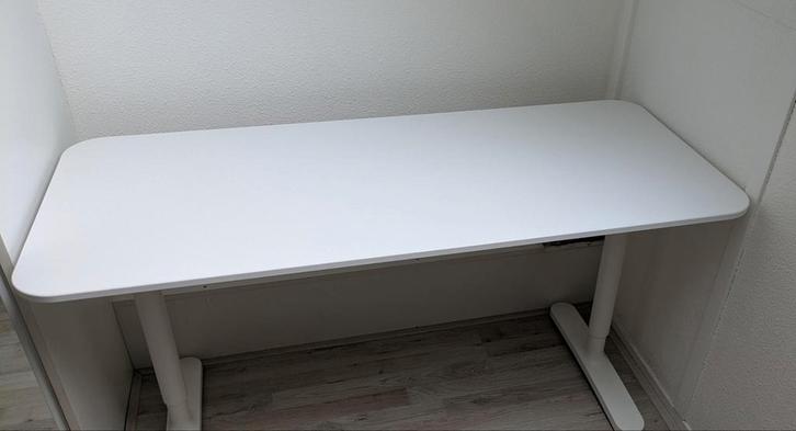 Ikea bekant bureau 120*80, Huis en Inrichting, Bureaus, Zo goed als nieuw, In hoogte verstelbaar, Ophalen
