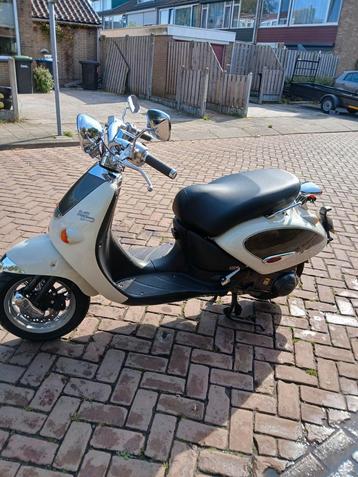 NIEUWE aprilia mojito 125cc 4t DUITS  beschikbaar voor biedingen