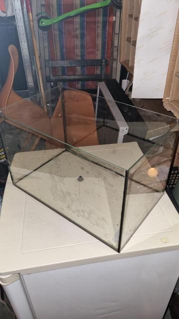 Aquarium met filter beschikbaar voor biedingen