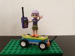 NIEUW LEGO Friends minifiguur Mia op elektrisch skateboard, Ophalen of Verzenden, Nieuw, Losse stenen, Lego