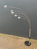 Chromen booglamp op marmeren voet., Huis en Inrichting, Lampen | Vloerlampen, Ophalen of Verzenden, Zo goed als nieuw, 150 tot 200 cm