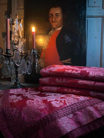 4 rode Frans chateau stijl zijde damast gordijnen beschikbaar voor biedingen