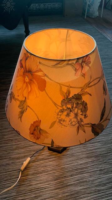 Mooie tafellamp lamp  beschikbaar voor biedingen