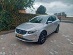 Volvo XC60 D3 2015 Grijs, Auto's, Voorwielaandrijving, 136 pk, Zwart, 179 €/maand