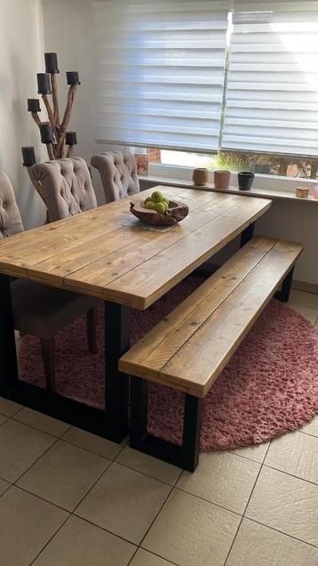 Eetkamer mangohout  beschikbaar voor biedingen