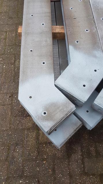 Trap 300cm verzinkt gegalvaniseerd stalen steektrap  beschikbaar voor biedingen