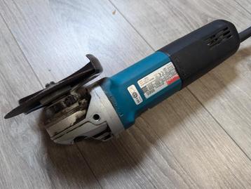 MAKITA 230V slijptol, 900W, 125cm schijven. beschikbaar voor biedingen