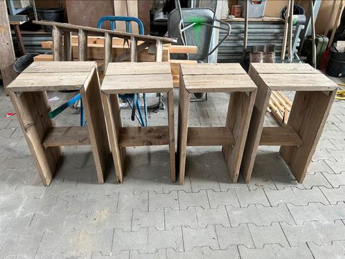 Steigerhouten bartafel en 4 krukken, Huis en Inrichting, Barkrukken, Gebruikt, 1 kruk, Ophalen