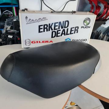 Aprilia amico buddyseat zadel nette staat zilver grijs beschikbaar voor biedingen