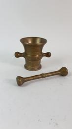 Antieke Vijzel en stamper, messing, met knop oren. 5A3