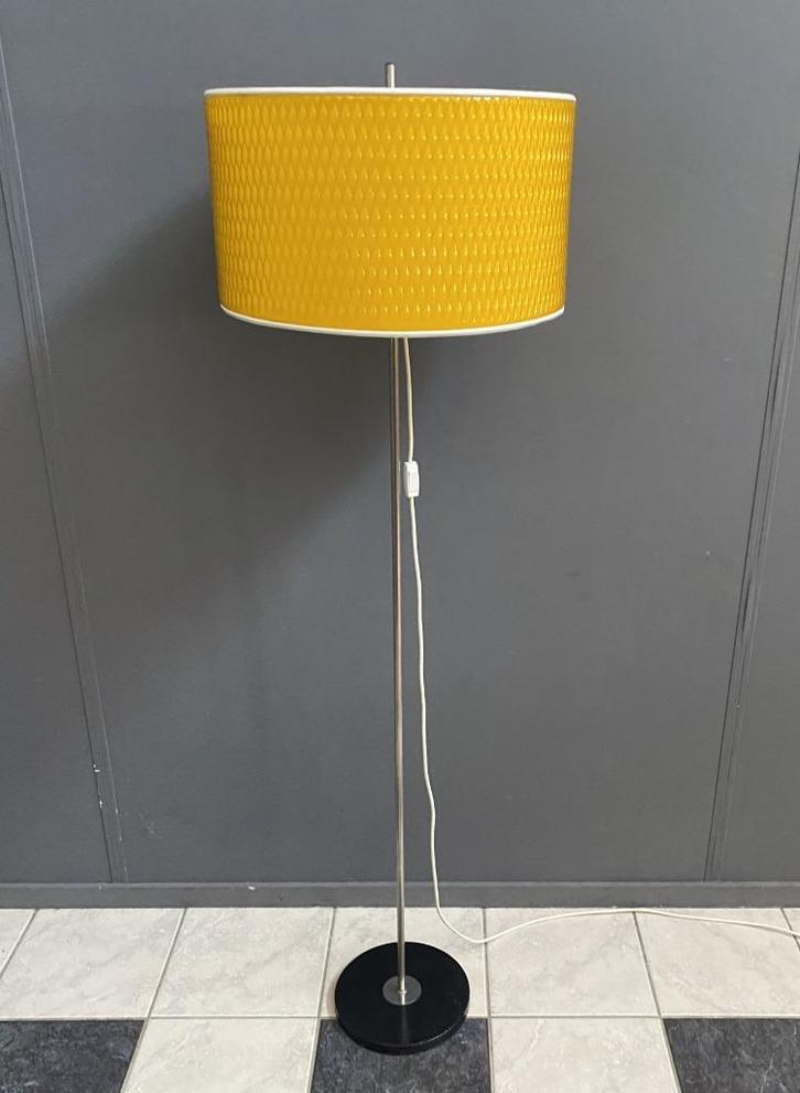 70 jaren Space Age vloerlamp geel wybertje transparant kap, Huis en Inrichting, Lampen | Vloerlampen, Gebruikt, 150 tot 200 cm