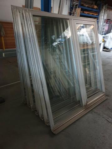 Aluminium kozijnen 7 stuk + voorpui beschikbaar voor biedingen
