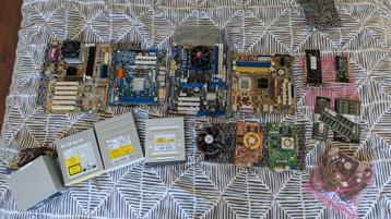 2 pc's + computer onderdelen moederborden, videokaarten etc. beschikbaar voor biedingen