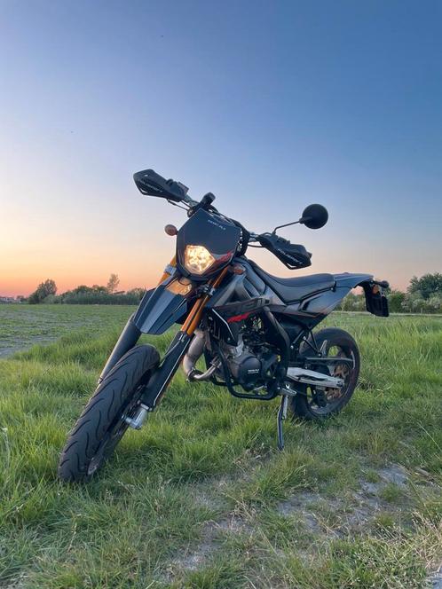 RIEJU MRT 50 SM PRO BLACK SERIES, Fietsen en Brommers, Brommers | Crossbrommers, Zo goed als nieuw, Overige merken, Ophalen