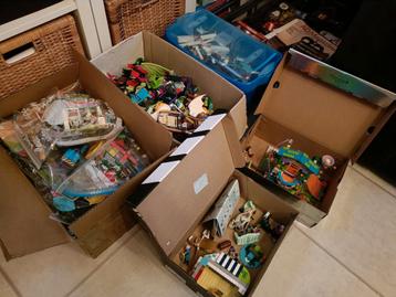 Een berg van lego te koop te veel om op de fotos te zetten  beschikbaar voor biedingen