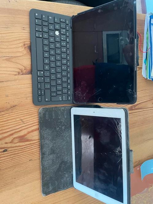 Twee iPads met gebarsten scherm, Computers en Software, Apple iPads, Gebruikt, Apple iPad, Wi-Fi, 10 inch, 32 GB, Zwart, Ophalen of Verzenden