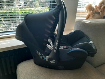 Maxi cosi cabriofix beschikbaar voor biedingen
