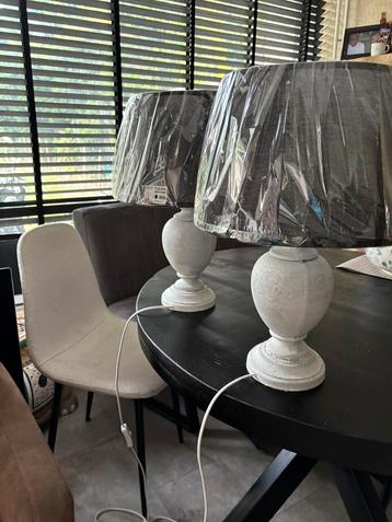 2 mooie lampen (slaapkamer of tafellamp) beschikbaar voor biedingen