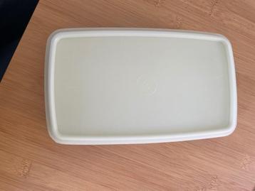 Tupperware bewaarbakje - broodje - vleeswaren oid beschikbaar voor biedingen