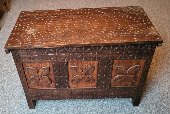 Mahoniehouten Dekenkist met Snijwerk, Antiek en Kunst, Antiek | Meubels | Kasten, Ophalen