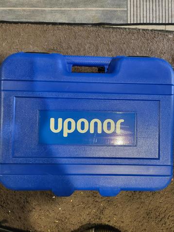Uponor persmachine beschikbaar voor biedingen