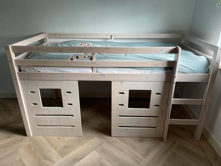 Mooie Hoogslaper - Ideaal voor kleine kamers!, Kinderen en Baby's, Kinderkamer | Stapelbedden en Hoogslapers, Gebruikt, Hoogslaper