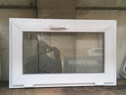 Kunststof kiepkozijn 80 x 50 voor garage, schuur, stal., Doe-het-zelf en Verbouw, Kozijnen en Schuifpuien, Nieuw, Raamkozijn, Kunststof