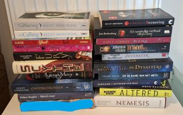 Verscheidene YA boeken in Nederlands en Engels beschikbaar voor biedingen