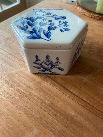 Mooi vintage REGINA delftsblauw keramieken doosje beschikbaar voor biedingen