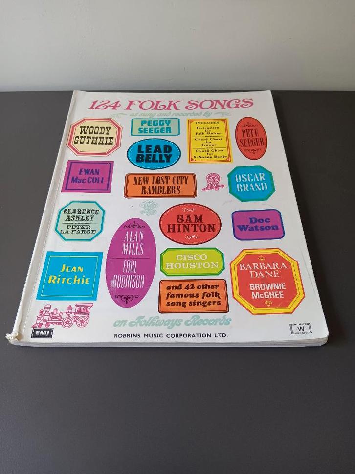 124 Folk Songs - Folkways Records (muziekboek), Muziek en Instrumenten, Bladmuziek, Gebruikt, Artiest of Componist, Gitaar, Ophalen of Verzenden