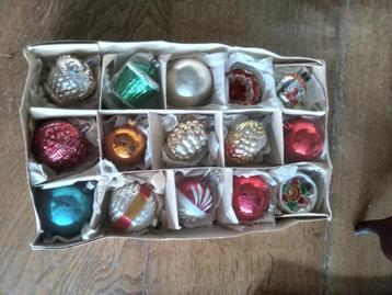 Doos nr 58 zijn 15 oude glazen kerstballen  beschikbaar voor biedingen