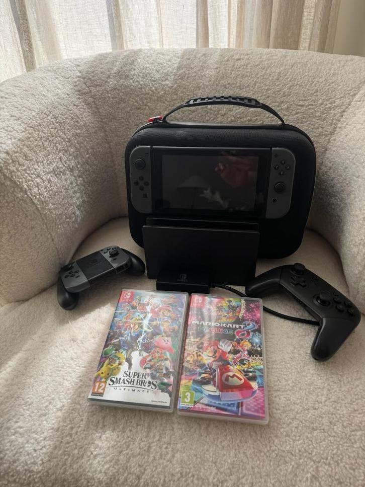 Nintendo Switch Complete Set, Spelcomputers en Games, Spelcomputers | Nintendo Switch, Zo goed als nieuw, Switch Original, Met 3 controllers of meer