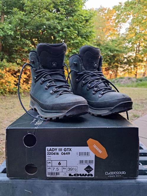 Zeer nette Lowa bergschoenen, navy, maat 39,5, Sport en Fitness, Bergsport en Wandelen, Zo goed als nieuw, Schoenen, Ophalen of Verzenden