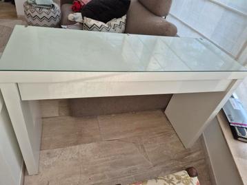 Malm kaptafel ikea wit zo goed als nieuw met glasplaat - afbeelding 1