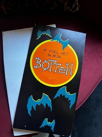 grote ouderwetse kaart  beschikbaar voor biedingen
