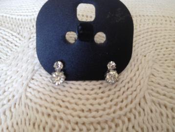 24 verschillende paar oorbellen nickelvrij beschikbaar voor biedingen