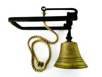 Antiek trekbel kloosterbel schoolbel 6144 gram ca.1920 bel beschikbaar voor biedingen