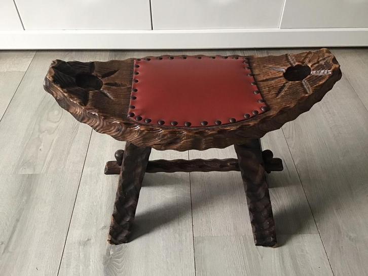 Origineel spaans houten krukje jaren ‘60/‘70, Huis en Inrichting, Krukjes, Gebruikt, Hout, Ophalen of Verzenden