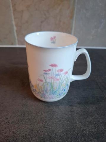 Vintage "Rose of England" mok met bloemmotief. beschikbaar voor biedingen