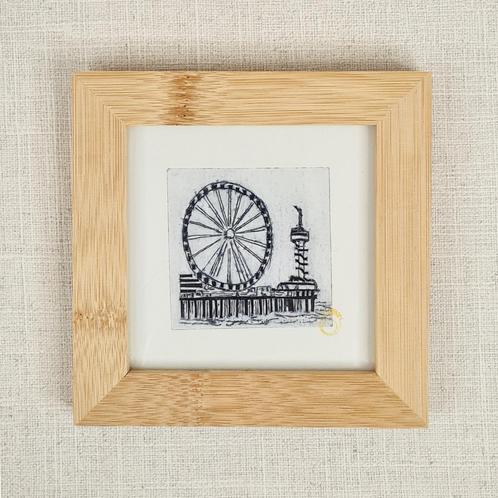 Ets de Pier Scheveningen 10x10 cm incl lijst, Antiek en Kunst, Kunst | Etsen en Gravures, Ophalen of Verzenden