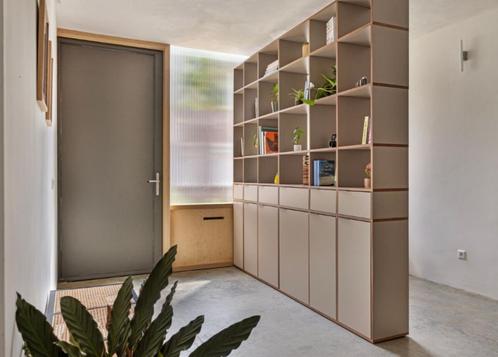 Grote Tylko kast z.g.a.n. (walnut en stone grey), Huis en Inrichting, Kasten | Wandmeubels, Zo goed als nieuw, 200 cm of meer