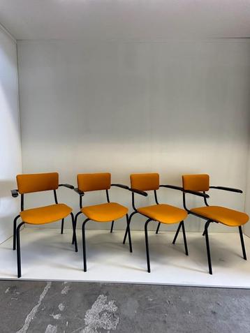 4 vintage buisframe stoelen beschikbaar voor biedingen