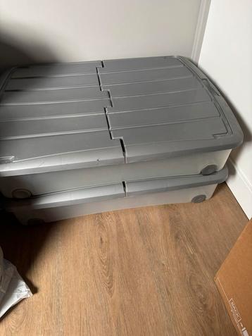Gratis ophalen! 2x opberg bak met wieltjes