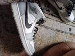 Nike air jordan 1 wit/grijs/zwart 42,5, Kleding | Heren, Schoenen, Wit, Nike, Ophalen of Verzenden, Sneakers of Gympen
