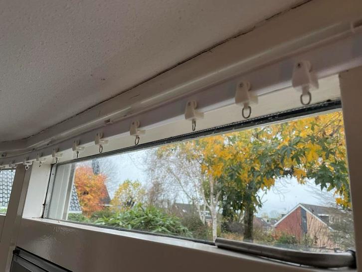 Flexibele gordijnrails 5,5 m lang 1 jr oud, Huis en Inrichting, Stoffering | Gordijnen en Lamellen, Zo goed als nieuw, 200 cm of meer